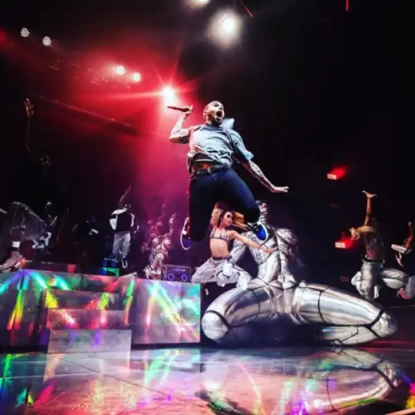 Chris Brown - Online